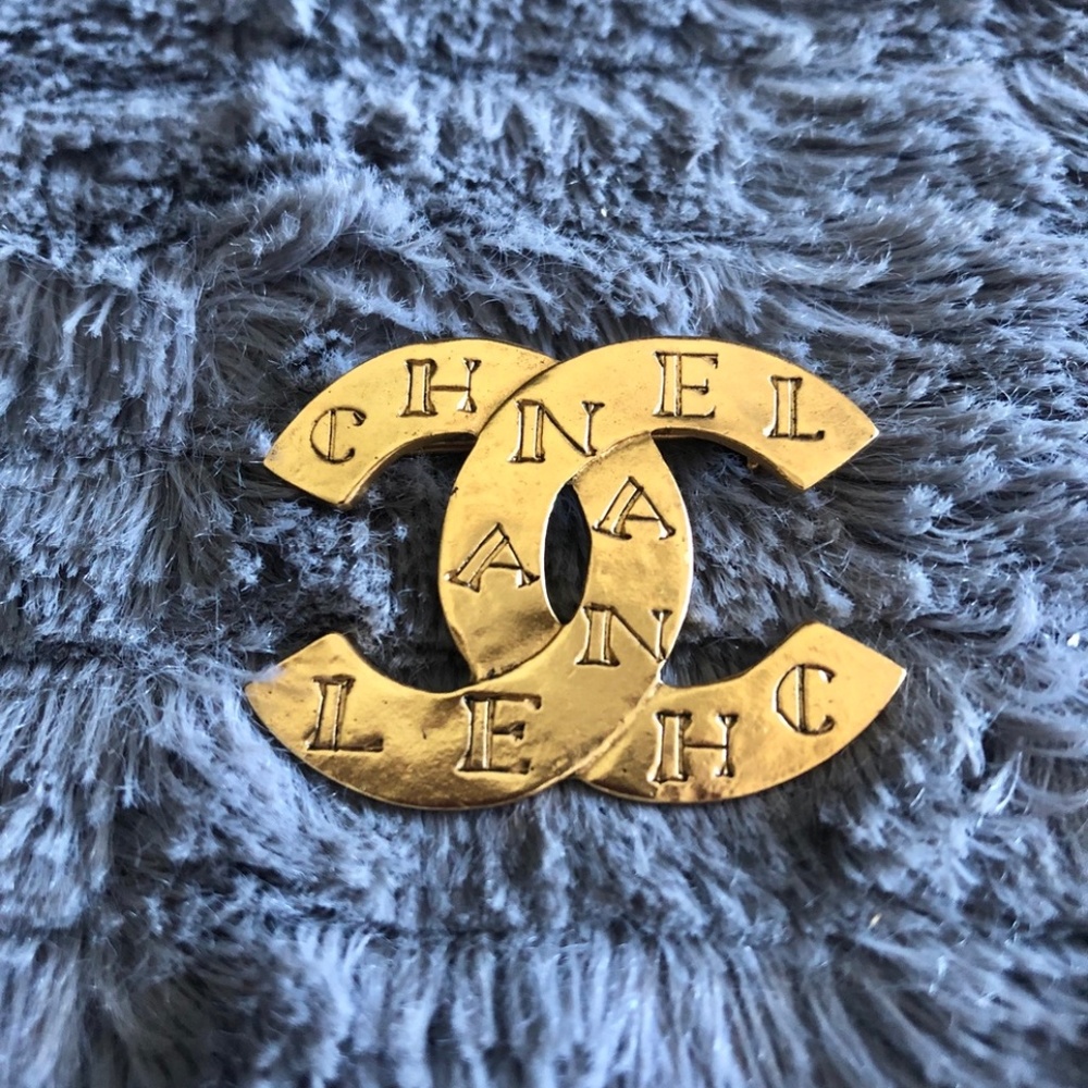 CHANEL Brooch Gold